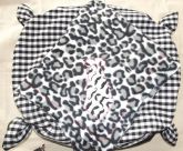 Cama / almofada xadrez Preto e Branco com cobertor