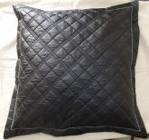 Cama / Almofada Preta de Matelassê  Capa + Almofada