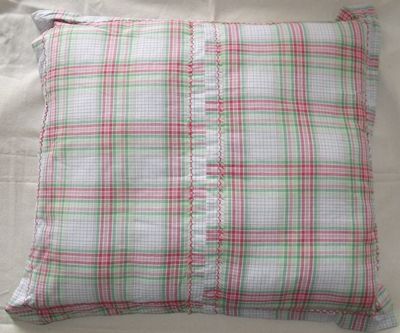 Cama / almofada xadrez vermelho e verde